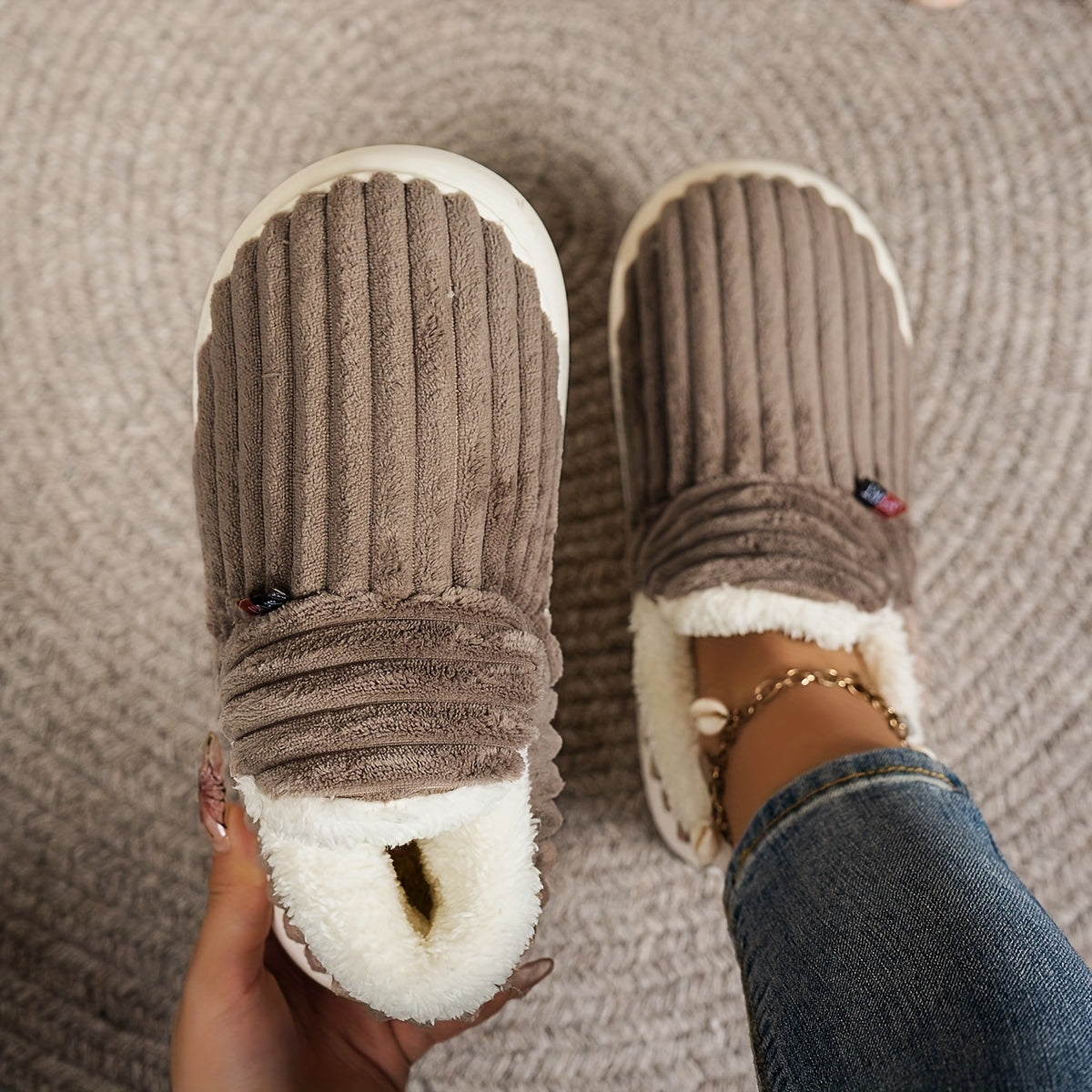 MILA | FLEECE-LINED WINTER SLIPPERS